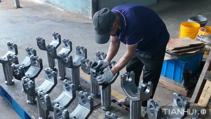 Log 7: 250 Agricultural Machinery Fork Components Shipped to John Deere(pic5) Final workshop check of agricultural machinery fork parts