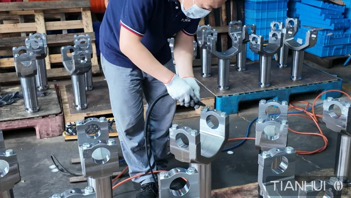 Log 7: 250 Agricultural Machinery Fork Components Shipped to John Deere(pic6) Workshop inspection of agricultural transmission fork components