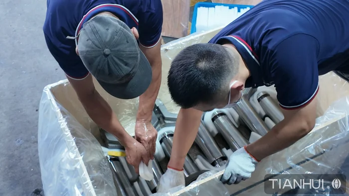 Log 7: 250 Agricultural Machinery Fork Components Shipped to John Deere(pic9) Protective packing of agricultural machinery fork components