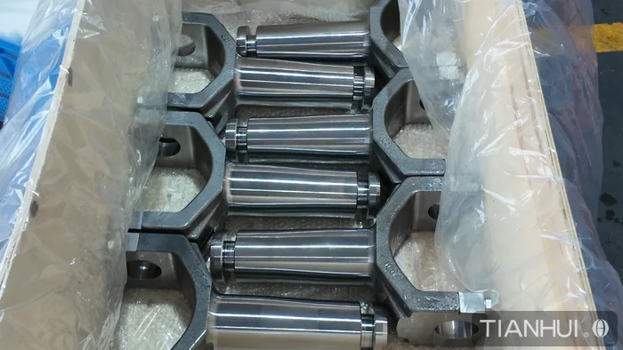 Log 7: 250 Agricultural Machinery Fork Components Shipped to John Deere(pic10) Agricultural fork components arranged in protective inner packing