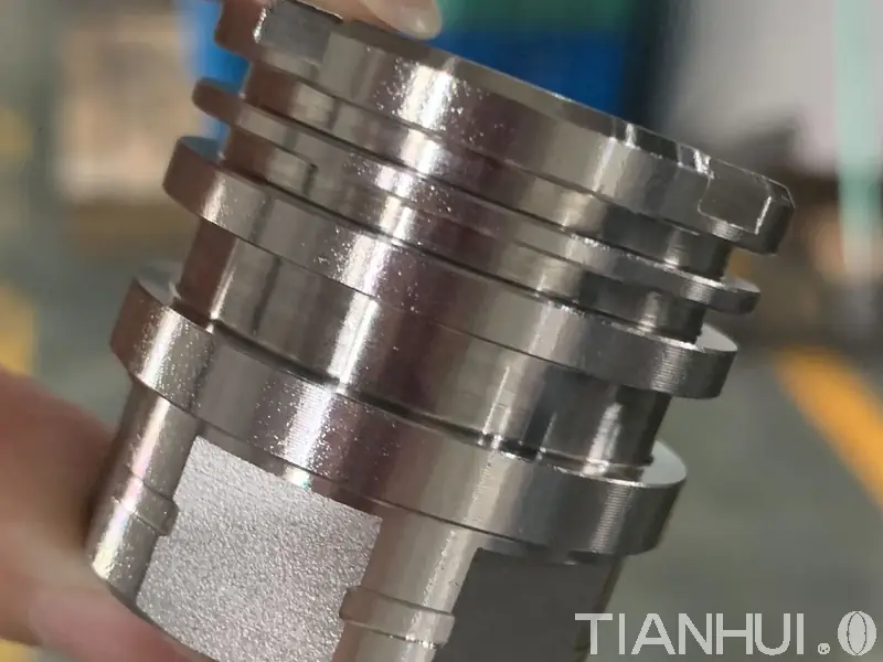 Log 9 : 5,000 Stainless Steel Precision Machined Parts Shipped to Italy