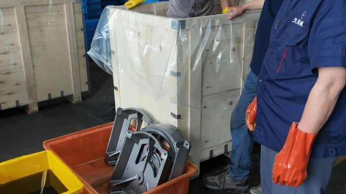 Log 10 : 600 Cutting Machine Housings Shipped to France(pic7) cutting machine housings completing final shipment preparation