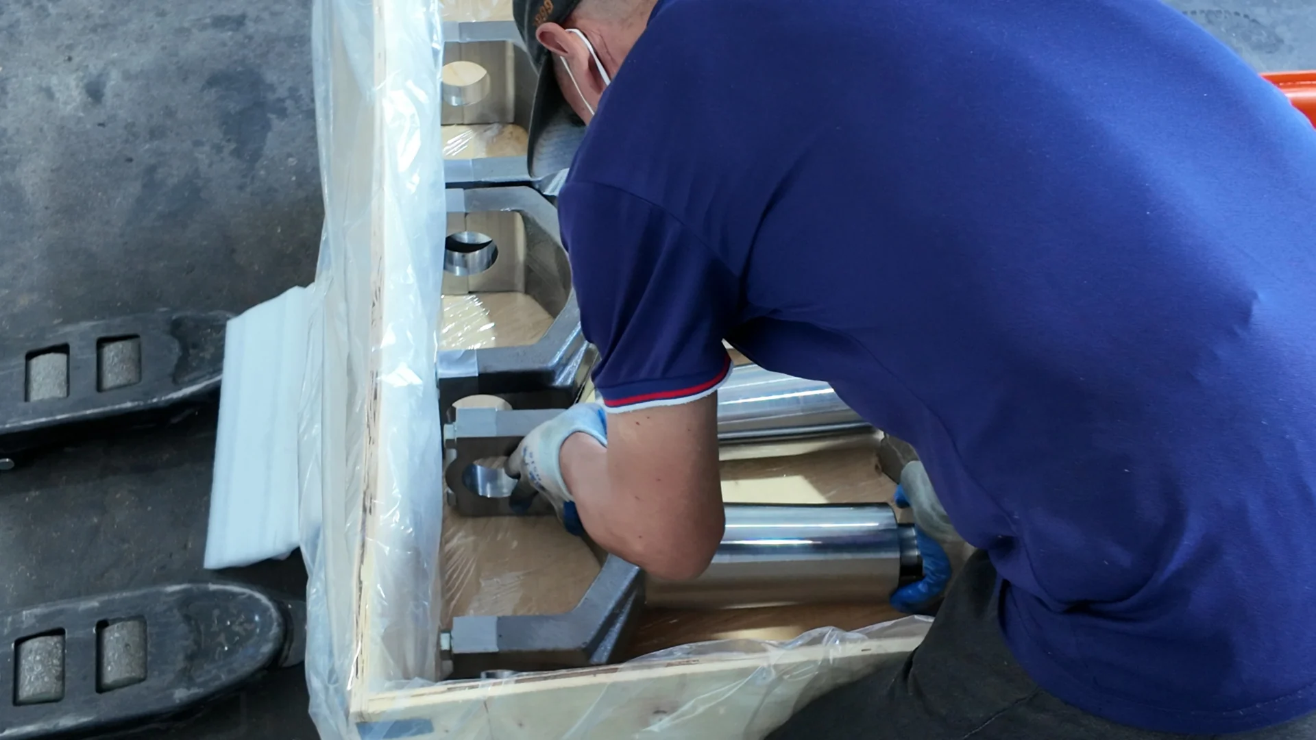 Log 13: 500 809306 Agricultural Fork Components Shipped to North America(Image7) Packing 809306 agricultural machinery fork components for sea freight