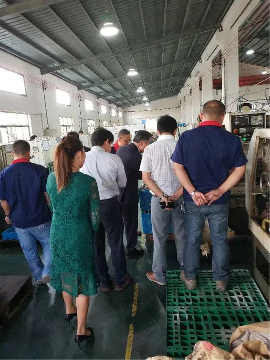 Japanese Customer Visit After the Mid-Autumn Festival(Image4) Japanese customer reviewing Tianhui’s 5S practices - 4