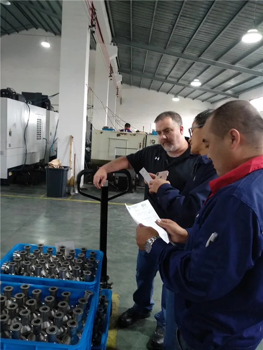 Visit from U.S. Customers for a Factory Audit(Image3) ARTMARK customers from the United States visiting Tianhui - 3
