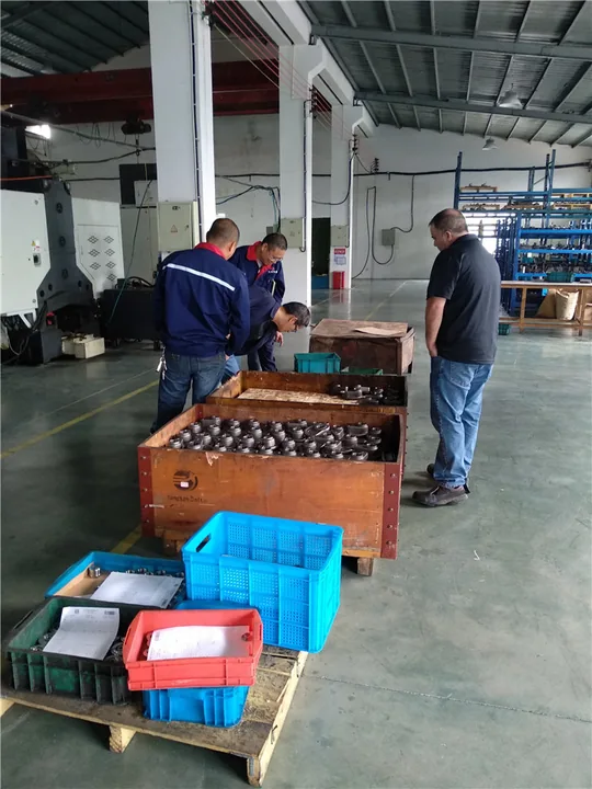 Visit from U.S. Customers for a Factory Audit(Image5) ARTMARK customers from the United States visiting Tianhui - 5