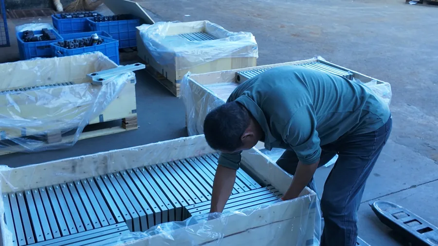 Log 15: 350 Aluminum Forged Support Brackets Packed for Germany(Image3) Cushioned and plastic-lined wooden packing crates with aluminum support brackets