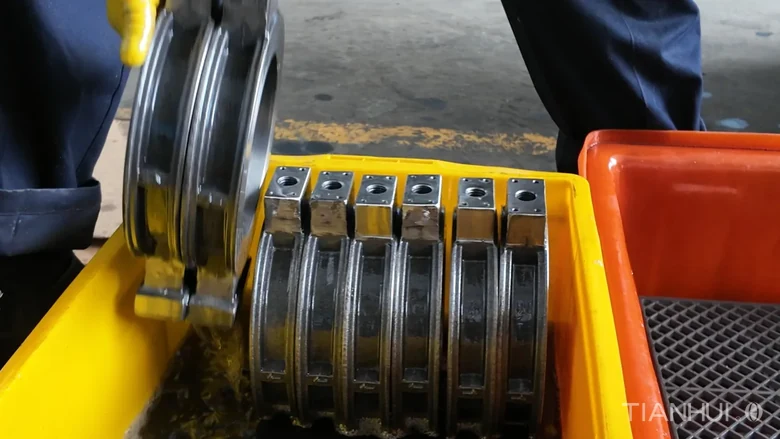 Log 16: 1,000 6-Inch Stepped Butterfly Valve Bodies for Brazil(Image7) Six-inch stepped butterfly valve bodies grouped together in a yellow handling tray